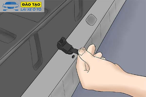Cách mở cửa xe taxi an toàn