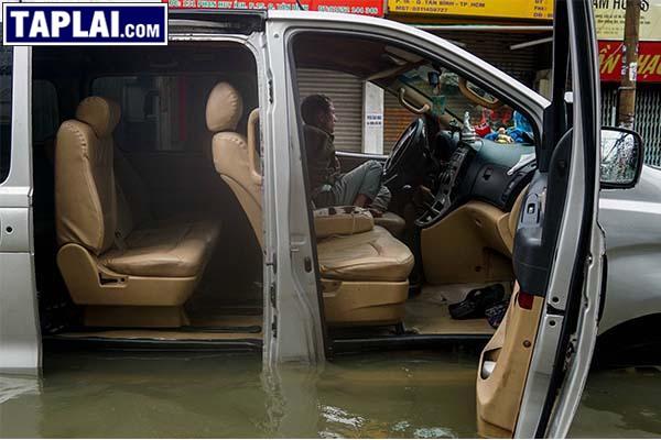 Cách giải quyết khi xe ô tô bị ngập nước mà bạn nên biết